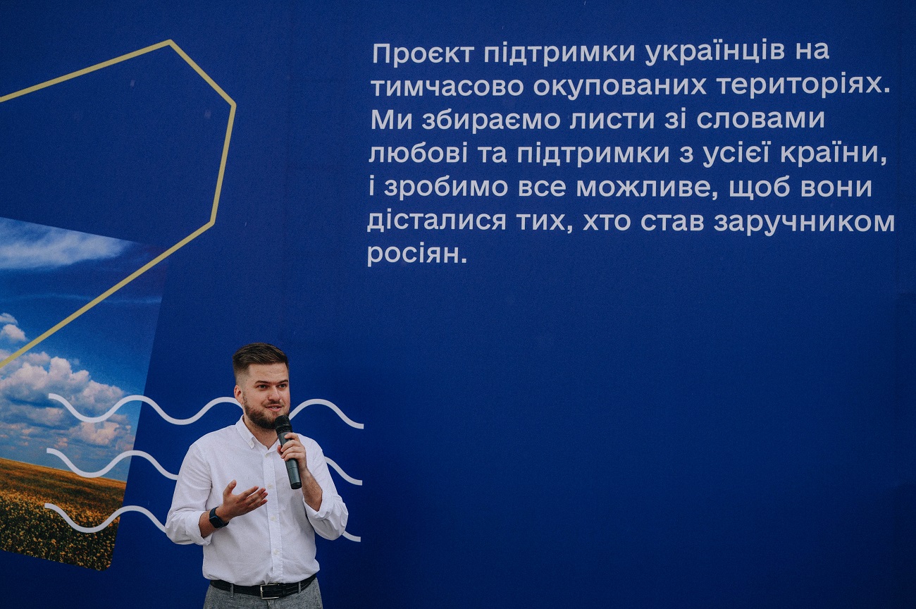Українці на Купала запустили на Дніпрі вінки з "листами любові": фото та важливі смисли акції